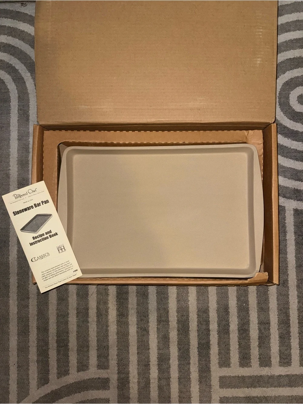 The Pampered Chef Brown Stoneware Bar Pan in Branded Box